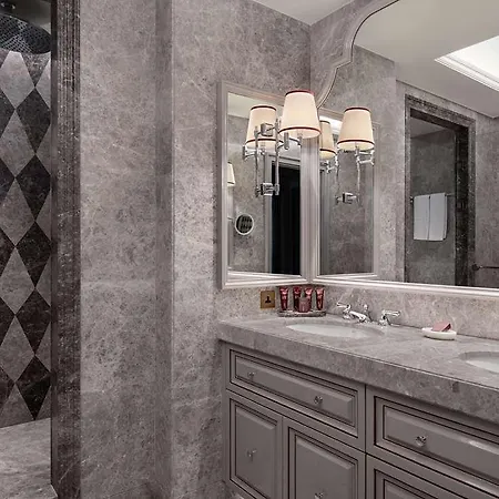 מלון Ciragan Palace Kempinski 5*